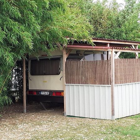 Maison D'Hotes Afrika Du Queyroux Ginestet Esterno foto