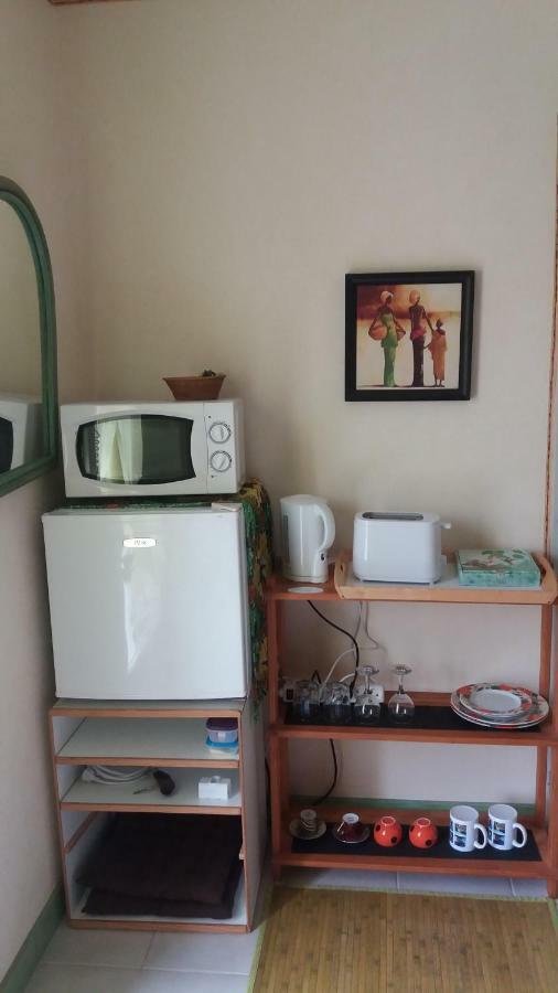 Maison D'Hotes Afrika Du Queyroux Ginestet Esterno foto
